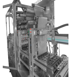 自动旋盖式喷雾消毒液灌装机。